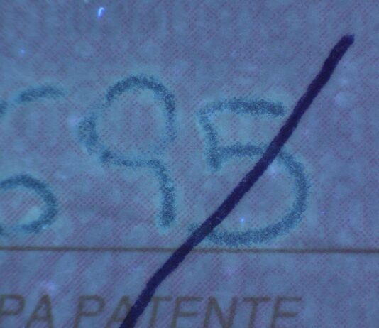 Becaria de Criminalística investigó el orden exacto de firmas e impresiones en documentos dudosos