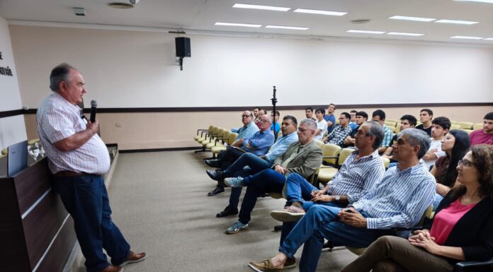 Charla sobre Manejo Hídrico en la UNNE: Un Encuentro de Conocimientos y Experiencias en el Chaco