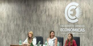 PROCESO DE MODERNIZACIÓN EN LA UNNE En acto académico, Ciencias Económicas realizó la última entrega de títulos en papel