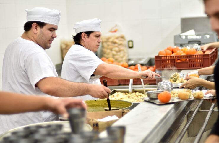 La UNNE fortalece su política de bienestar: más del 80% del servicio de comedor es para estudiantes becados