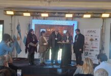 SE REPLICARÁ EN MÁS DE 28 FILIALES NACIONALES FAIMA Junto a la Federación Argentina de la Industria Maderera, la UNNE ofrecerá formación de recursos humanos para el sector