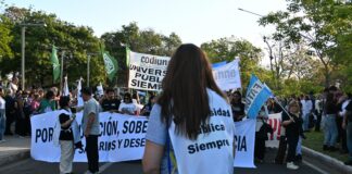 EL RECLAMO POR LA LEY DE FINANCIAMIENTO UNIVERSITARIO DESDE CORRIENTES Y RESISTENCIA Testimonios en la marcha: coincidencias desde la UNNE sobre los riesgos de desfinanciar a las universidades
