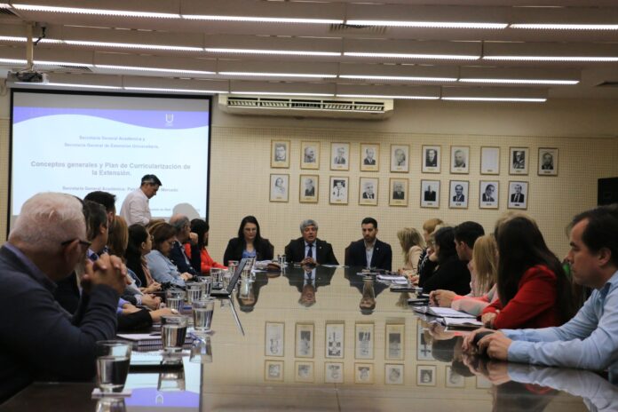 El pasado 1 de agosto se realizó la primera reunión de capacitación interna, en el marco del Plan de Curricularización de la Extensión Universitaria en la UNNE.