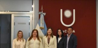 OFRECIÓ DOS CONFERENCIAS Docente colombiana de sistemas visita FaCENA para una breve estancia de intercambio académico