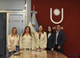 OFRECIÓ DOS CONFERENCIAS Docente colombiana de sistemas visita FaCENA para una breve estancia de intercambio académico