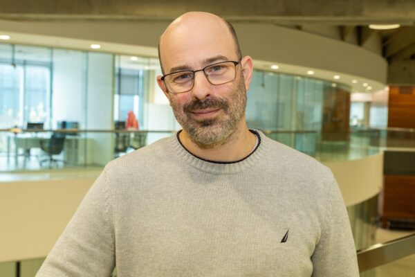 Durante su doctorado, Fernández Slezak se enfocó en la estimación de parámetros en modelos biológicos complejos, por el cual ganó el premio Fundación YPF y el PhD Fellowship de IBM.