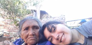 ESTE 5 DE SEPTIEMBRE En el día de la Mujer Indígena, el homenaje de una estudiante Qom a su abuela Elicia, la abuela de Daiana, tiene 78 años y vive en el barrio Toba de Resistencia, Chaco.