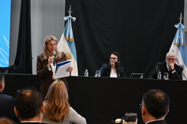 La decana de la Facultad de Ciencias Económicas, Moira Carrió destacó la defensa férrea de la universidad pública, durante la gestión del rector Omar Larroza.