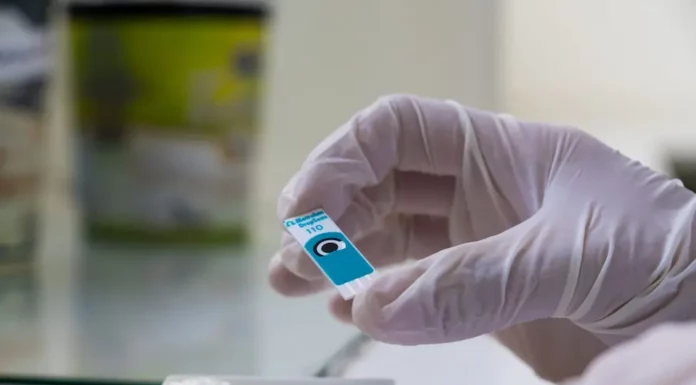“Desarrollamos un sensor para detectar arsénico en el agua pero hoy investigamos sin fondos” Detector de arsénico. (Foto: diario La Voz del Interior)