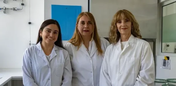 Marcela Rodríguez, Dayana Reartes y María Dolores Rubianes son las creadoras científicas del detector de arsénico en agua que, hasta el momento, no existe en el mercado local.  (Foto: La Voz del Interior)