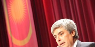 TOMA DE POSESIÓN DE CARGO DEL PROFESOR OMAR LARROZA  “Es tiempo de construir juntos la UNNE que merecemos”