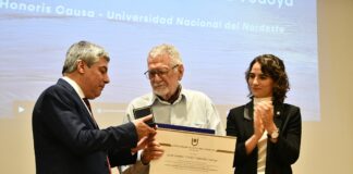 «Cacho» González Vedoya recibió el Doctorado Honoris Causa de la UNNE por su aporte cultural