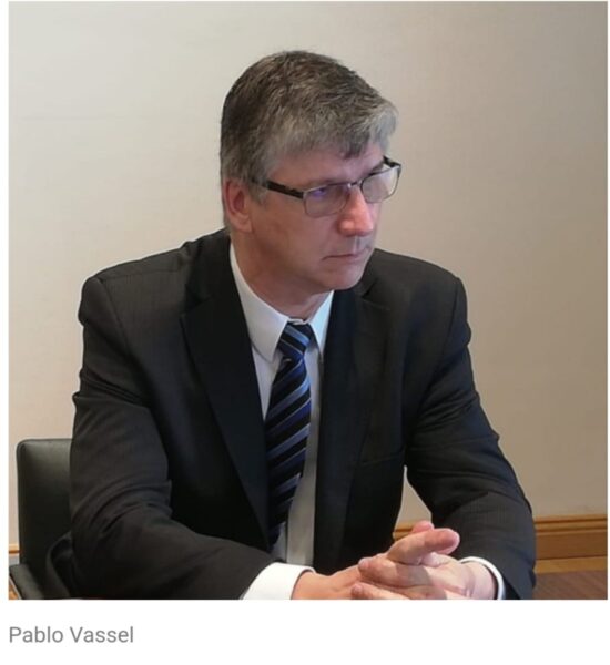 El ex secretario de Derechos Humanos de Corrientes, Dr. Pablo Vassel fue entrevistado en Radio UNNE, en el marco de los 40 años del Juicio a las Juntas Militares y el Día de la Democracia y la Restauración de la Democracia en Argentina.