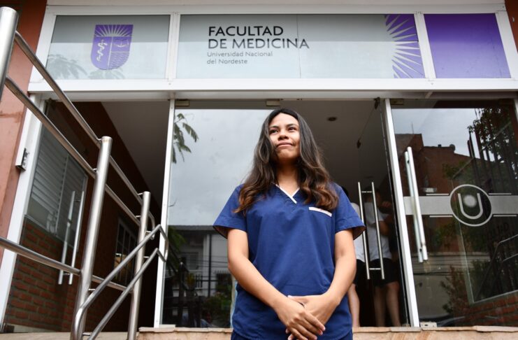 Se recibió Sandra Toribio, la primera médica argentina de la etnia Wichí, egresada de una universidad pública