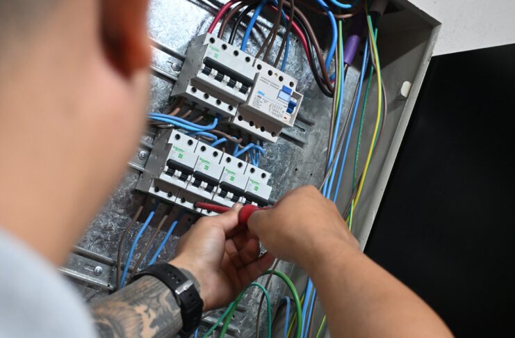La UNNE lanzó un Curso de capacitación en Electricidad para aprender sobre instalaciones domiciliarias