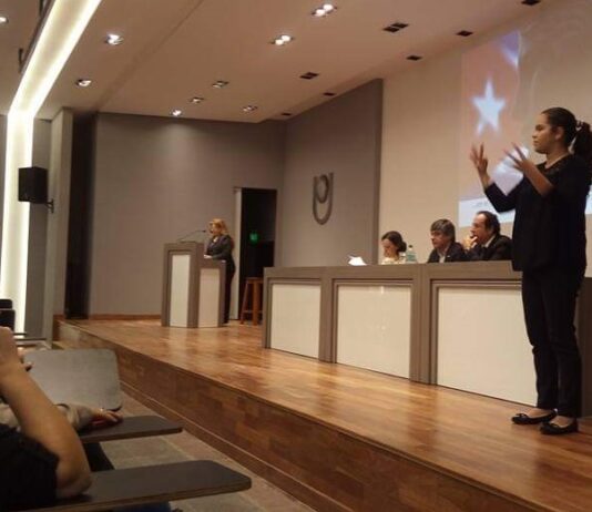 “Las personas sordas tienen derecho a estudiar y los intérpretes somos sus herramientas de accesibilidad”