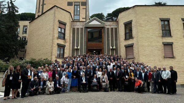 Bajo el lema “Organizando la Esperanza”, se realizó este encuentro organizado por la Red de Universidades para el Cuidado de la Casa Común (RUC), en colaboración con la Pontificia Comisión para América Latina (PCAL).