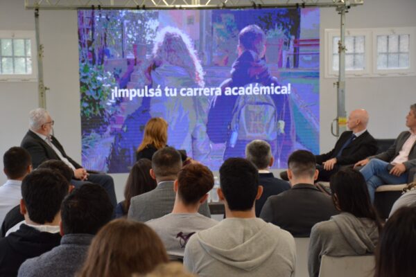 El acto de lanzamiento del programa Enfoque 2024, se realizó en el comedor del Campus Resistencia de la UNNE.