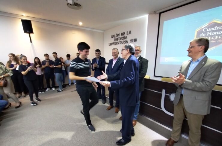 Ingeniería: entregaron distinciones a más de 90 estudiantes que se destacaron por su rendimiento académico
