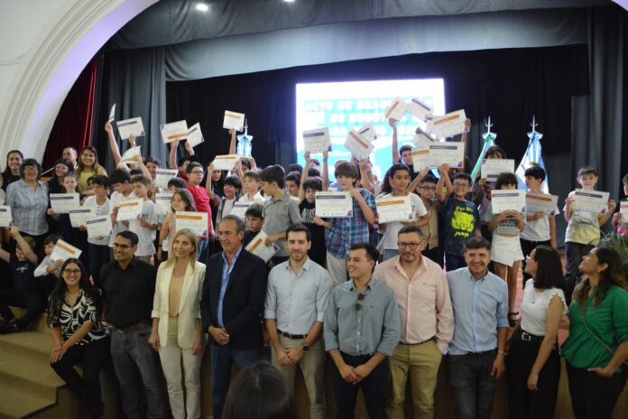 Entrega certificados Curso Robótica para Niños-as UNNE Gob. del Chaco