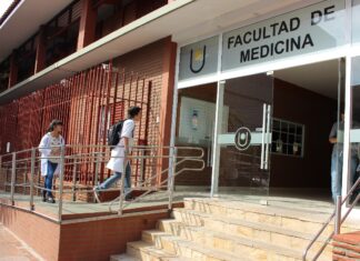 POR SEIS AÑOS La carrera de Medicina de la UNNE renovó la acreditación de la CONEAU por el máximo plazo posible Medicina es una de las carreras que ofrece la UNNE, y cada año atrae a miles de estudiantes de la región e incluso países vecinos como Paraguay.