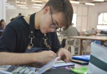 FORMACIÓN Y ESPÍRITU EMPRENDEDOR Con insumos locales, estudiantes de Diseño Industrial confeccionaron sus delantales de trabajo y sueñan con una cooperativa