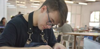 FORMACIÓN Y ESPÍRITU EMPRENDEDOR Con insumos locales, estudiantes de Diseño Industrial confeccionaron sus delantales de trabajo y sueñan con una cooperativa