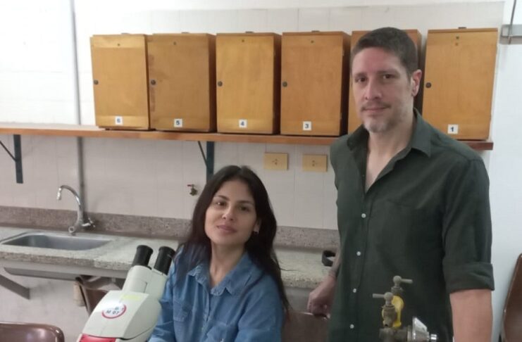 Becaria busca reconstruir los antiguos paisajes de Corrientes a través de fósiles microscópicos