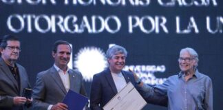 ENTREGA DEL TÍTULO DE DR. HONORIS CAUSA DE LA UNNE AL EXIMIO ACORDEONISTA Raúl Barboza: “Acepto esta distinción con toda humildad y respeto”