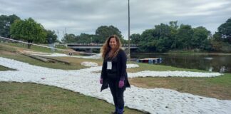 TEJIDO CON PLÁSTICO RECICLADO Una obra para la conciencia ambiental, la propuesta de Fabiana Larrea, docente de la UNNE y artista invitada de la Bienal 2022