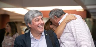 EL RECTOR DE LA UNNE, DESDE EL ENCUENTRO REFORMISTA EN MENDOZA Larroza: «Ratificamos nuestro compromiso con el sistema universitario más allá de las posturas ideológicas»