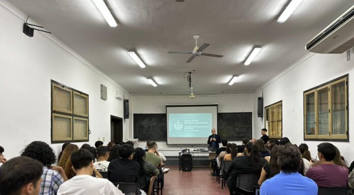 El experto italiano Francesco Zurlo expuso su mirada sobre diseño estratégico en la FAU-UNNE