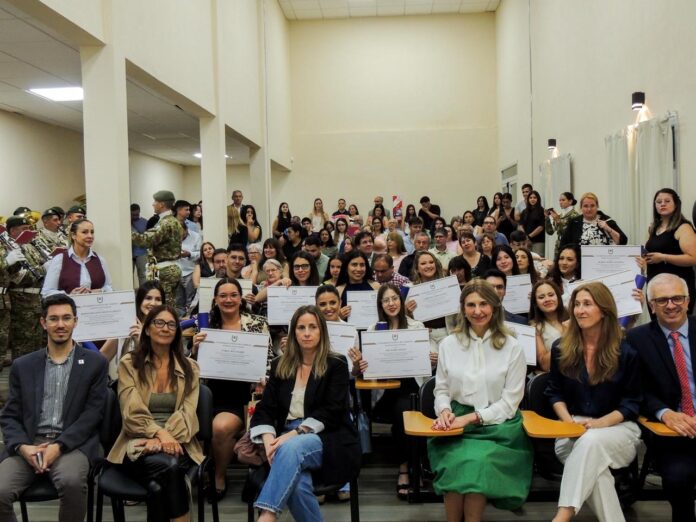La ceremonia se realizó el viernes 14 de noviembre, en la sede de la Facultad de Ciencias Económicas de la UNNE, en Paso de los Libres, Corrientes.