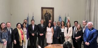 HOMENAJES EN LA UNNE En Conferencia Magistral el Dr. Rosatti propuso volver a un federalismo cercano, pensado desde la comunidad