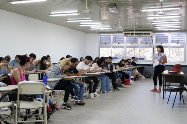 En campus Roca, durante la clase tutorial previa al examen.