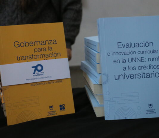 Se presentaron dos libros que resumen las políticas educativas de la gestión