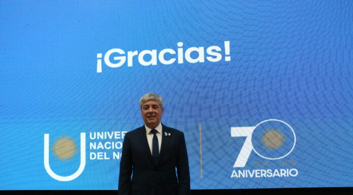 El doctor Larroza asume este 1 de julio su segundo mandato como Rector de la UNNE El reelecto rector de la UNNE, Omar Larroza agradeció a su familia, equipo político y de gestión y a la comunidad universitaria toda.