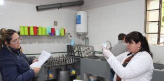 LABQUIAM FACENA Agua segura: recomiendan el monitoreo periódico y destacan el trabajo entre Estado, Universidad y comunidad