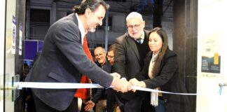 SE INAUGURÓ ESTE LUNES 14 Con una variada propuesta académica y literaria, comenzó la Feria del Libro de la UNNE El vicerrector de la UNNE, José Basterra y el coordinador del CCN, Javier Vargas encabezaron el tradicional corte de cintas.