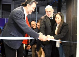 SE INAUGURÓ ESTE LUNES 14 Con una variada propuesta académica y literaria, comenzó la Feria del Libro de la UNNE El vicerrector de la UNNE, José Basterra y el coordinador del CCN, Javier Vargas encabezaron el tradicional corte de cintas.