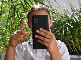 Asocian los trastornos de socialización y el aprendizaje con la exposición temprana a las pantallas