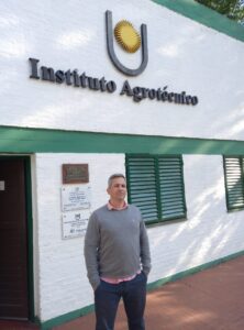 El ingeniero agrónomo Sebastián Blanco, es especialista en BPA del Instituto “Pedro M. Fuentes Godo” e Instructor Registrado GLOBALG.A.P.