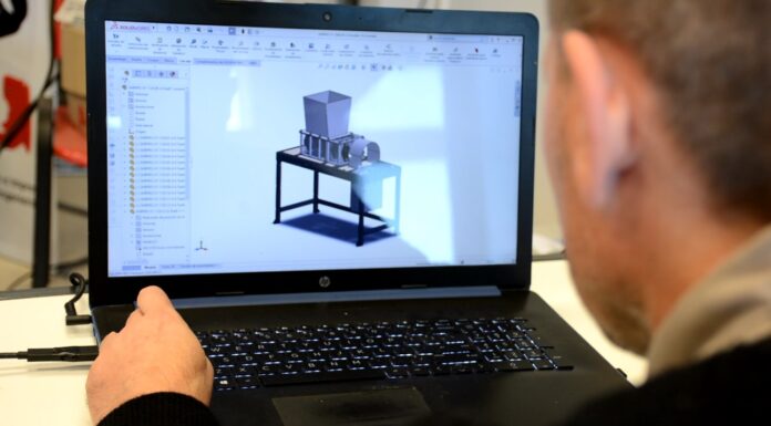 APORTE TECNOLÓGICO DE LA UNNE AL TRATAMIENTO DE RESIDUOS URBANOS Ingeniería diseñó y construyó trituradora de plástico para cooperativa de Gobernador Virasoro