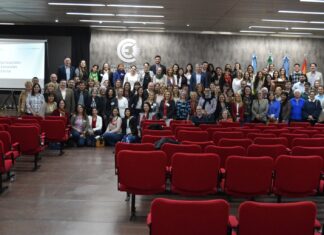 GESTIÓN Y COMPROMISO SOCIAL Casi un centenar de personas se capacitaron, de cara al proceso para curricularizar la extensión en la UNNE