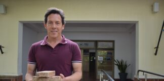 Estudiante de Diseño Industrial de la UNNE ideó un innovador ladrillo ecológico realizado con maples de huevos