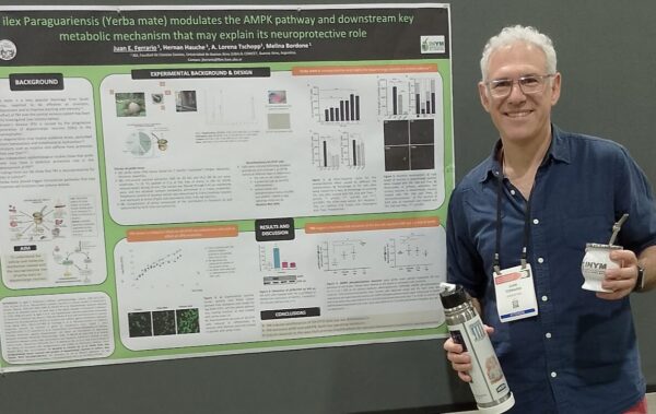 es Licenciado y Doctor en Ciencias Biológicas egresado de la Facultad de Ciencias Exactas y Naturales, UBA en 1999 y 2004, respectivamente, con orientación en neurofisiología y Biología Molecular.