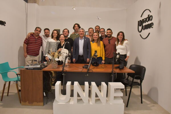 El equipo de Radio UNNE en la Feria del Libro de Ctes. 2025.