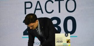 La UNNE presente en la firma del Pacto Goya 2030 El coordinador de Centros Regionales y Extensiones Aúlicas de la UNNE, licenciado Ezequiel Nardelli firmó el acuerdo. (Fotos: Prensa Municipio de Goya)