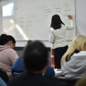 La UNNE otorgó 71 becas de posgrado a docentes y no docentes