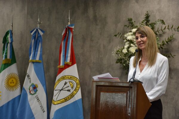 La decana de la Facultad de Ciencias Económicas de la UNNE, Moira Carrió, abrió la ronda de discursos como anfitriona del evento.